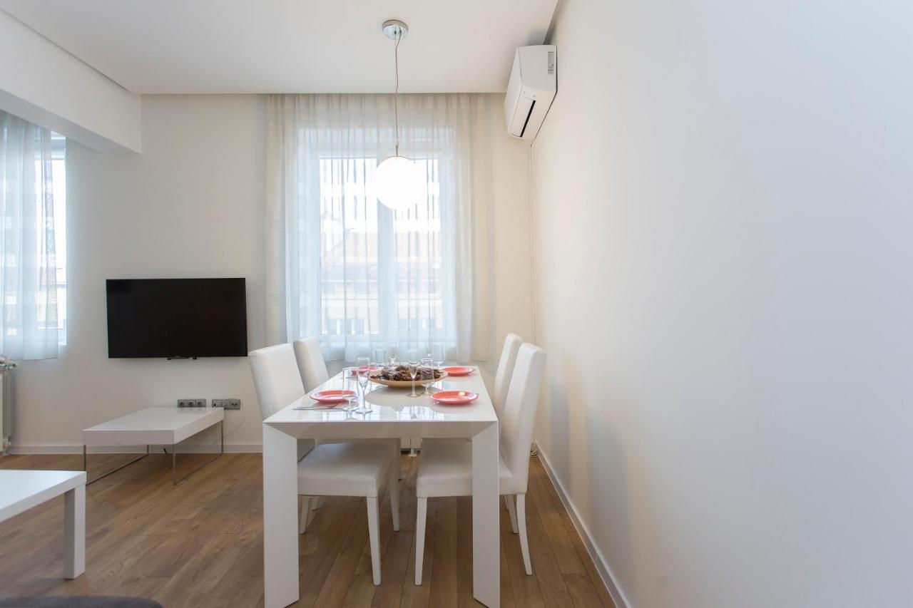 Modern In The Center Apartment *