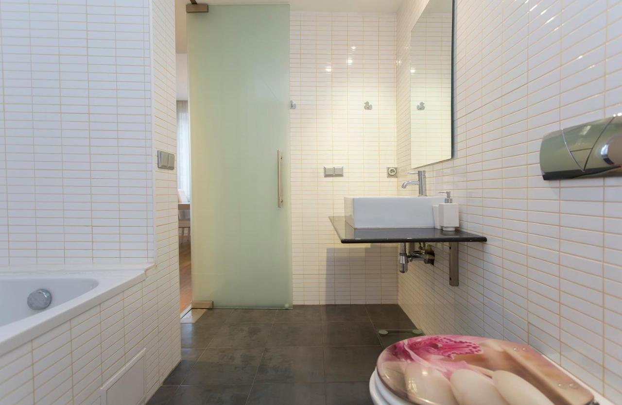 Modern In The Center Apartment