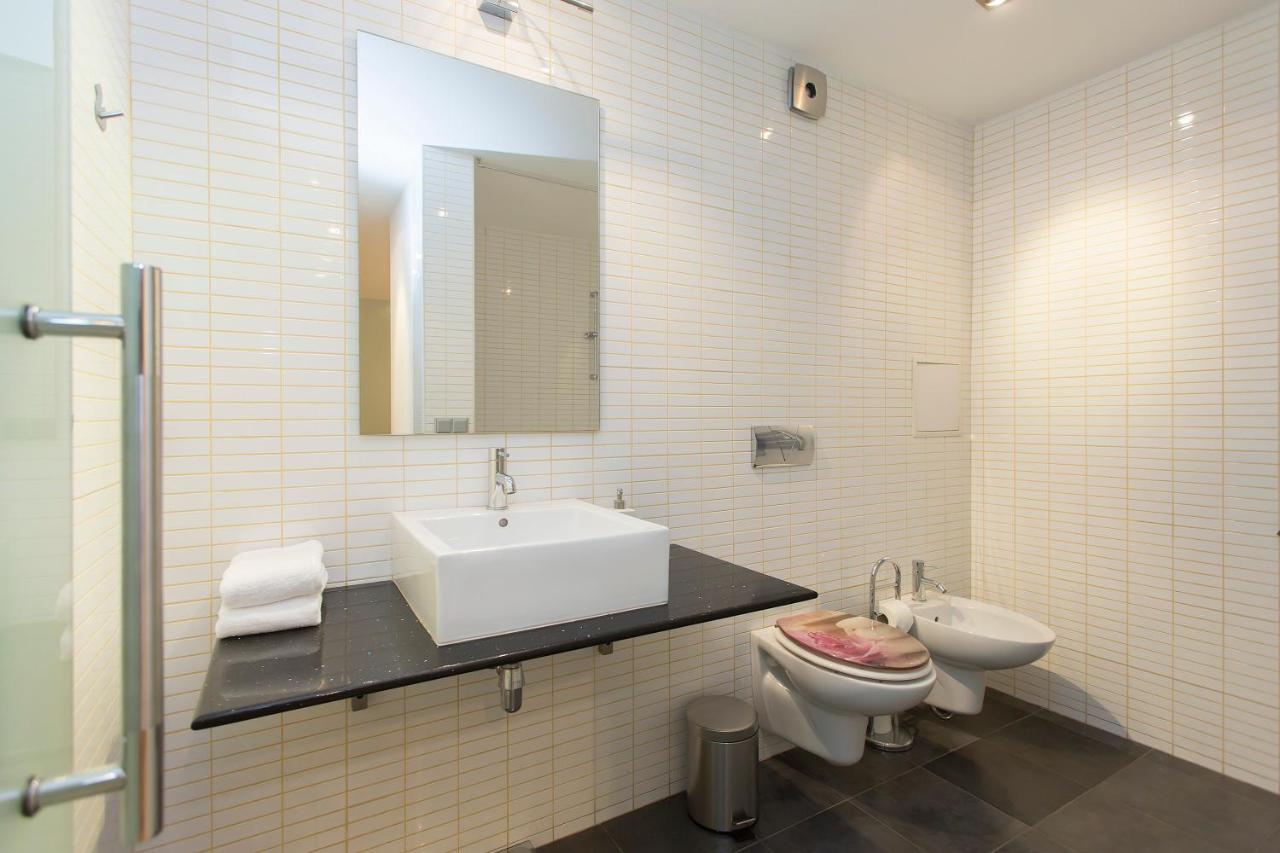 Modern In The Center Apartment *